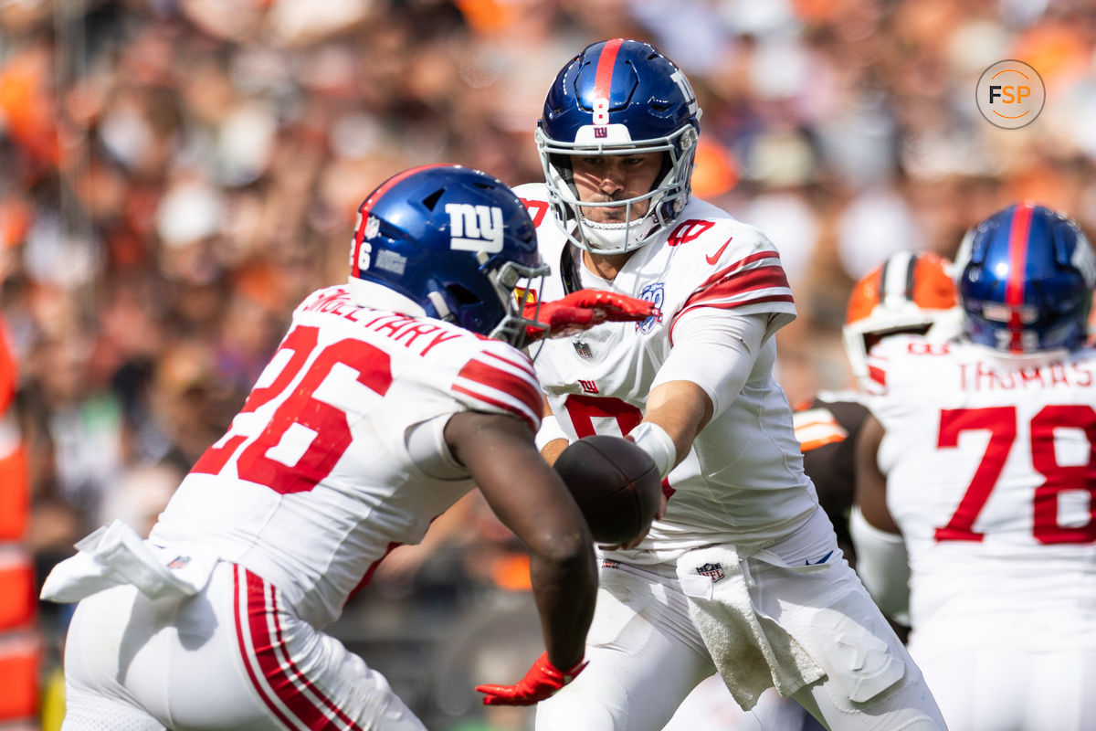 Sep 22, 2024; Cleveland, Ohio, USA; New York Giants quarterback Daniel Jones (8) hands the ball off to running back Devin Singletary (26) during the fourth quarter against the Cleveland Browns at Huntington Bank Field. Credit: Scott Galvin-Imagn Images