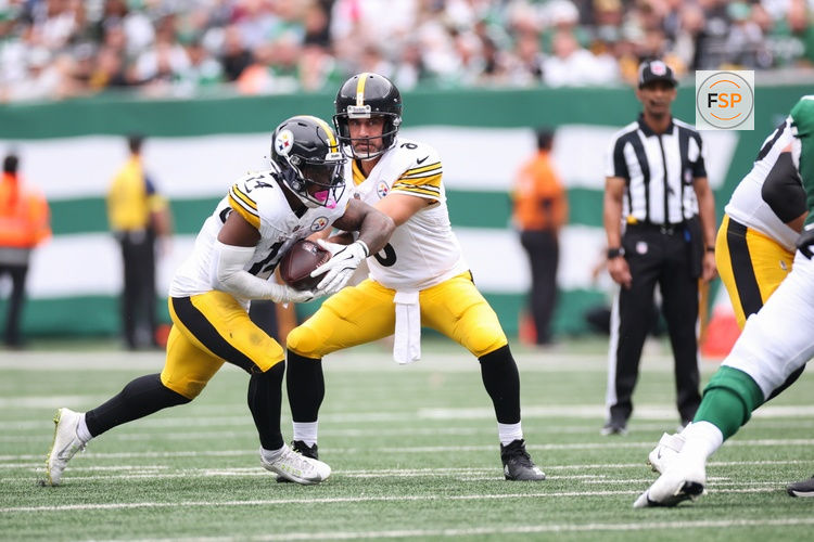 Sep 7, 2025; East Rutherford, New Jersey, USA; Pittsburgh Steelers quarterback Aaron Rodgers (8) hands the ball off to Pittsburgh Steelers running back Kenneth Gainwell (14) during the second quarter at MetLife Stadium. Credit: Wendell Cruz-Imagn Images