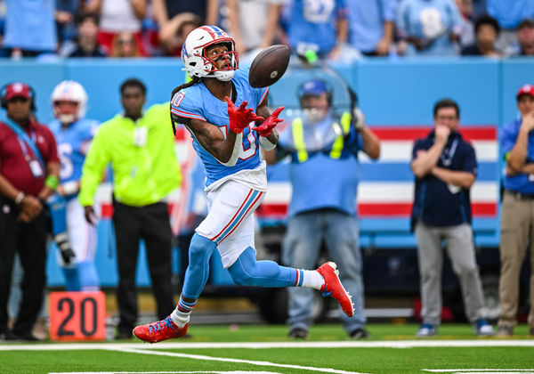 NASHVILLE, TN - OCTOBER 29: Tennessee Titans wide receiver DeAndre Hopkins (10) catches a touchdown pass during a game between the Tennessee Titans and the Atlanta Falcons on October 29, 2023, at Nissan Stadium in Nashville, TN.  (Photo by Bryan Lynn/Icon Sportswire)