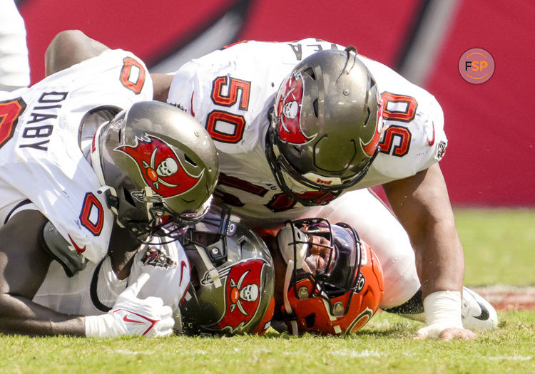 TAMPA, FL - SEPTEMBER 17: Chicago Bears quarterback Justin Fields (1) gets sacked during the NFL Football match between the Tampa Bay Buccaneers and Chicago Bears on September 17, 2023 at TIAA Bank Field Stadium, FL. (Photo by Andrew Bershaw/Icon Sportswire)
