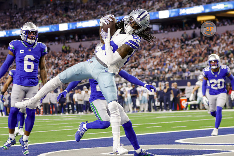 ARLINGTON, TX - NOVEMBER 30: Dallas Cowboys wide receiver CeeDee Lamb (88) catches a pass for a touchdown during the game between the Dallas Cowboys and the Seattle Seahawks on November 30, 2023 at AT&T Stadium in Arlington, Texas. (Photo by Matthew Pearce/Icon Sportswire)