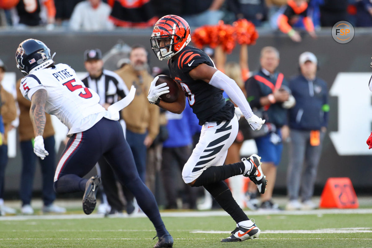 CINCINNATI, OH - NOVEMBER 12: Cincinnati Bengals wide receiver Tyler Boyd (83) carries the ball during the game against the Houston Texans and the Cincinnati Bengals on November 12, 2023, at Paycor Stadium in Cincinnati, OH. (Photo by Ian Johnson/Icon Sportswire)