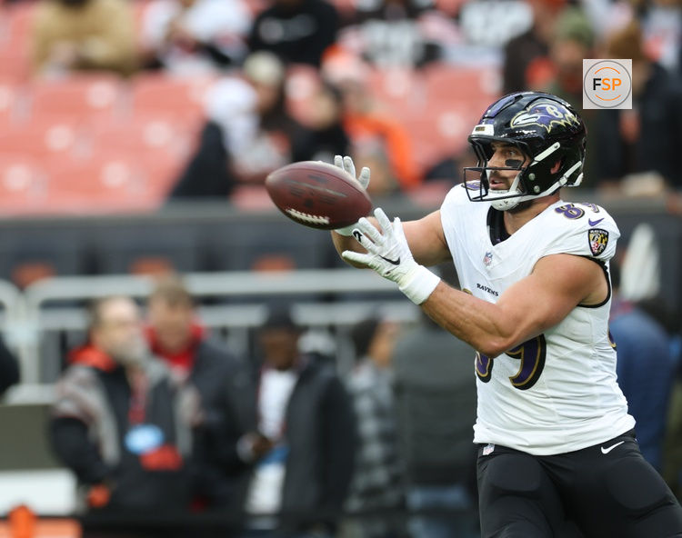 Nov 16, 2025; Cleveland, Ohio, USA; Baltimore Ravens tight end Mark Andrews (89) warms up before a game against the Cleveland Browns at Huntington Bank Field. Credit: Scott Galvin-Imagn Images