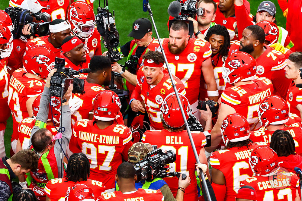 LAS VEGAS, NV - FEBRUARY 11: Kansas City Chiefs quarterback Patrick Mahomes (15) rally’s the team in a huddle prior to Super Bowl LVIII between the Kansas City Chiefs and the San Francisco 49ers on Sunday February 11, 2024 at Allegiant Stadium in Las Vegas, NV.  (Photo by Nick Tre. Smith/Icon Sportswire)