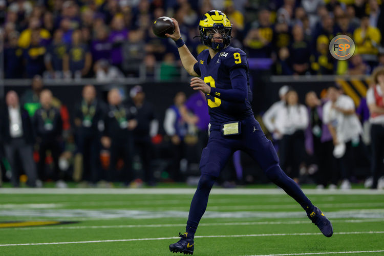 HOUSTON, TX - JANUARY 08: Michigan Wolverines quarterback J.J. McCarthy (9) rolls out for a pass during the CFP National Championship game Michigan Wolverines and Washington Huskies on January 8, 2024, at NRG Stadium in Houston, Texas. (Photo by David Buono/Icon Sportswire)