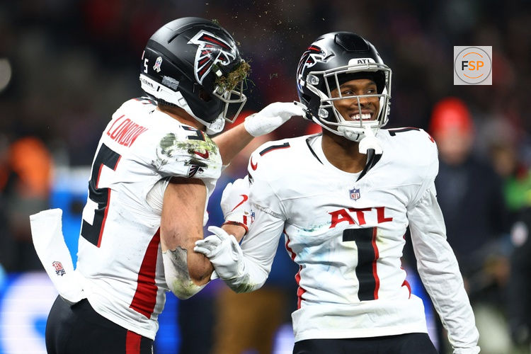 [US, Mexico & Canada customers only] Nov 9, 2025; Berlin, GERMANY; Atlanta Falcons wide receiver Drake London (5) celebrates a touchdown with Atlanta Falcons wide receiver Darnell Mooney (1) against the Indianapolis Colts during the Berlin Game at Olympic Stadium. Credit: Lisi Niesner/Reuters via Imagn Images