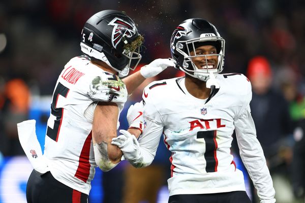 [US, Mexico & Canada customers only] Nov 9, 2025; Berlin, GERMANY; Atlanta Falcons wide receiver Drake London (5) celebrates a touchdown with Atlanta Falcons wide receiver Darnell Mooney (1) against the Indianapolis Colts during the Berlin Game at Olympic Stadium. Mandatory Credit: Lisi Niesner/Reuters via Imagn Images