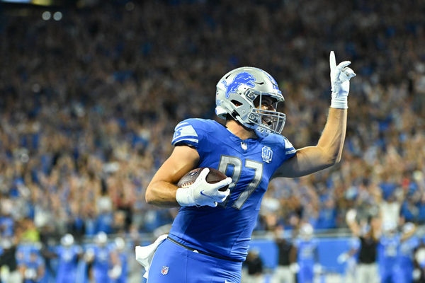 DETROIT, MI - SEPTEMBER 24: Detroit Lions tight end Sam LaPorta (87) makes a long touchdown catch during the Detroit Lions versus the Atlanta Falcons game on Sunday September 24, 2023 at Ford Field in Detroit, MI. (Photo by Steven King/Icon Sportswire)