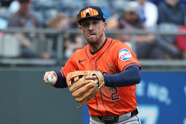KANSAS CITY, MO - APRIL 11: Houston Astros third base Alex Bregman (2) comes up throwing to first during an MLB game between the Houston Astros and Kansas City Royals on Apr 11, 2024 at Kauffman Stadium in Kansas City, MO. (Photo by Scott Winters/Icon Sportswire)