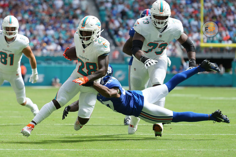 MIAMI GARDENS, FL - OCTOBER 08: Miami Dolphins running back De'Von Achane (28) tires to fend off New York Giants safety Jason Pinnock (27) during the game between the New York Giants and the Miami Dolphins on Sunday, October 8, 2023 at Hard Rock Stadium, Miami Gardens, Fla. (Photo by Peter Joneleit/Icon Sportswire)