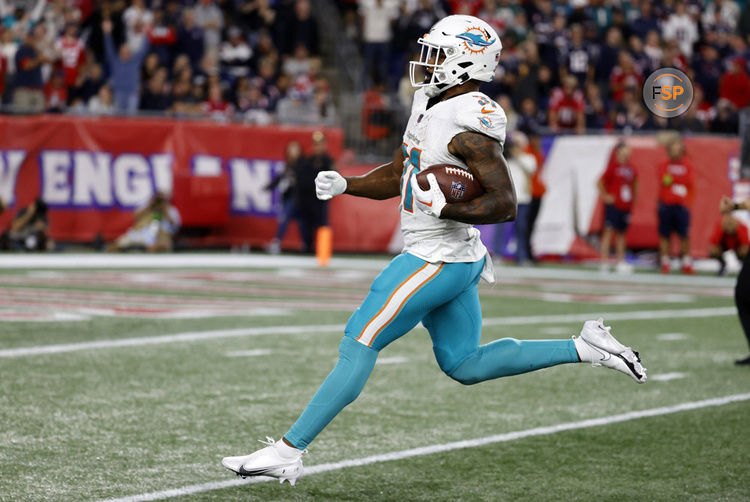 FOXBOROUGH, MA - SEPTEMBER 17: Miami Dolphins running back Raheem Mostert (31) strides to the end zone during a game between the New England Patriots and the Miami Dolphins on September 17, 2023, at Gillette Stadium in Foxborough, Massachusetts. (Photo by Fred Kfoury III/Icon Sportswire)