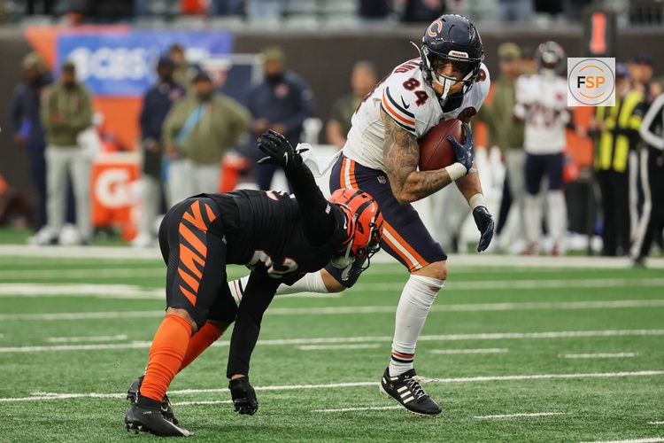 Nov 2, 2025; Cincinnati, Ohio, USA; Chicago Bears tight end Colston Loveland (84) runs with the ball for a 58-yard touchdown play against Cincinnati Bengals safety Jordan Battle (27) during the fourth quarter at Paycor Stadium. Credit: Joseph Maiorana-Imagn Images