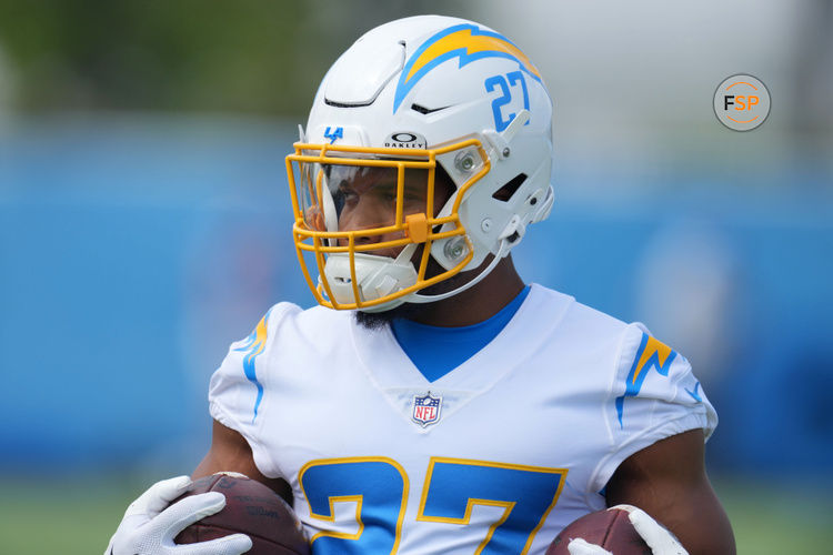 Jun 13, 2024; Costa Mesa, CA, USA; Los Angeles Chargers running back J.K. Dobbins wears an Oakley football legacy clear shield visor during minicamp at the Hoag Performance Center. Credit: Kirby Lee-USA TODAY Sports