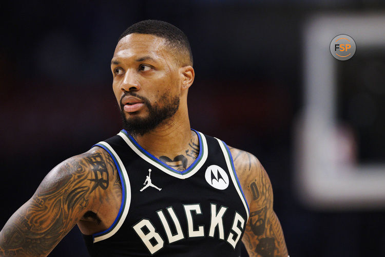 LOS ANGELES, CA - MARCH 10: Milwaukee Bucks guard Damian Lillard (0) during an NBA basketball game against the LA Clippers on March 10, 2024 at Crypto.com Arena in Los Angeles, CA. (Photo by Ric Tapia/Icon Sportswire)