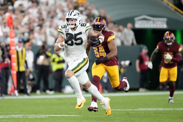 Sep 11, 2025; Green Bay, Wisconsin, USA; Green Bay Packers tight end Tucker Kraft (85) runs against the Washington Commanders in the first quarter at Lambeau Field. Mandatory Credit: Jeff Hanisch-Imagn Images