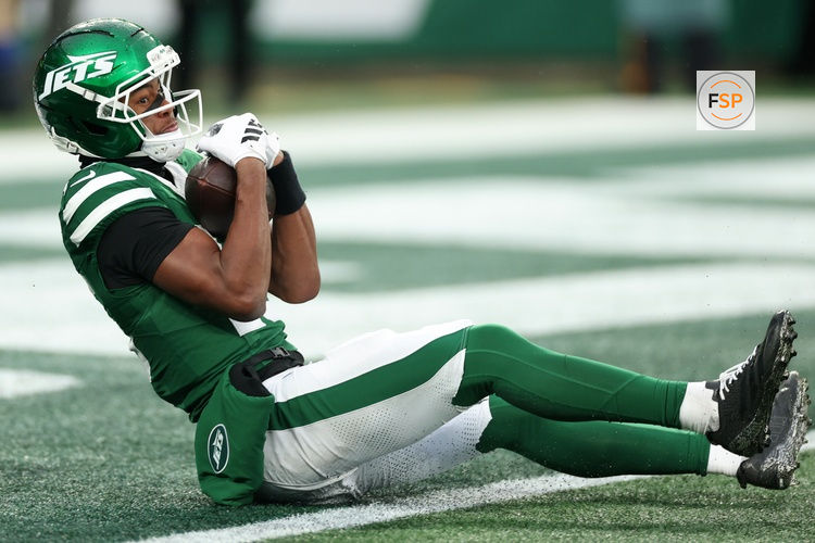 Nov 30, 2025; East Rutherford, New Jersey, USA;New York Jets wide receiver Adonai Mitchell (15) makes a touchdown catch against the Atlanta Falcons during the second half at MetLife Stadium. Credit: Vincent Carchietta-Imagn Images