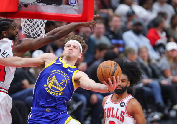 CHICAGO, IL - JANUARY 12: Brandin Podziemski #2 of the Golden State Warriors drives to the basket during the first half against the Chicago Bulls at the United Center on January 12, 2024 in Chicago, Illinois. (Photo by Melissa Tamez/Icon Sportswire)
