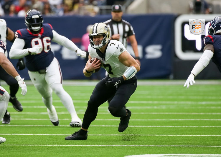 HOUSTON, TX - OCTOBER 15:  New Orleans Saints quarterback Taysom Hill (7) carries the ball in the first quarter during the NFL game between the New Orleans Saints and Houston Texans on October 5, 2023 at NRG Stadium in Houston, Texas.  (Photo by Leslie Plaza Johnson/Icon Sportswire)