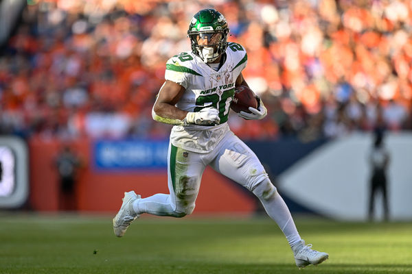 DENVER, CO - OCTOBER 8: New York Jets running back Breece Hall (20) carries the ball against the Denver Broncos in the third quarter during a game between the New York Jets and the Denver Broncos at Empower Field at Mile High on October 8, 2023 in Denver, Colorado. (Photo by Dustin Bradford/Icon Sportswire)