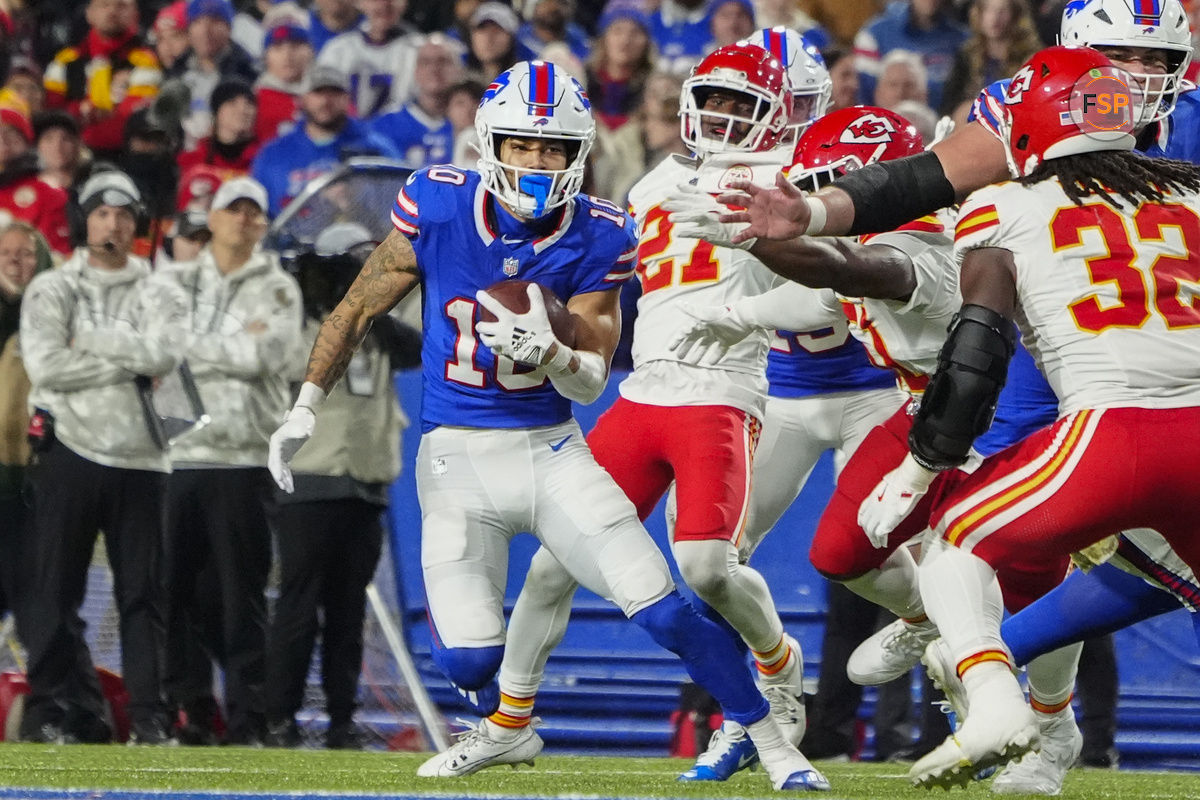 Nov 17, 2024; Orchard Park, New York, USA; Buffalo Bills wide receiver Khalil Shakir (10) make a catch against the Kansas City Chiefs during the second half at Highmark Stadium. Credit: Gregory Fisher-Imagn Images