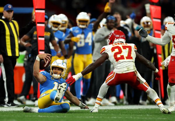 [US, Mexico & Canada customers only] Sep 5, 2025; Sao Paulo, BRAZIL;  Los Angeles Chargers quarterback Justin Herbert (10) picks up a first down against Kansas City Chiefs safety Chamarri Conner (27) during a NFL game at Corinthians Arena. Mandatory Credit: Amanda Perobelli/Reuters via Imagn Images