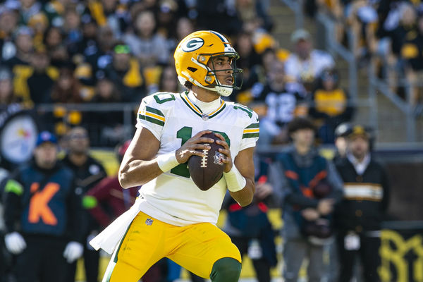 PITTSBURGH, PA - NOVEMBER 12: Green Bay Packers quarterback Jordan Love (10) looks to pass during the regular season NFL football game between the Green Bay Packers and Pittsburgh Steelers on November 12, 2023 at Acrisure Stadium in Pittsburgh, PA. (Photo by Mark Alberti/Icon Sportswire)