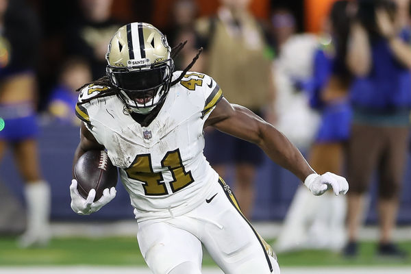 INGLEWOOD, CA - DECEMBER 21: New Orleans Saints running back Alvin Kamara (41) runs during the New Orleans Saints vs the Los Angeles Rams on December 21, 2023, at SoFi Stadium in Inglewood, CA. (Photo by Jevone Moore/Icon Sportswire)