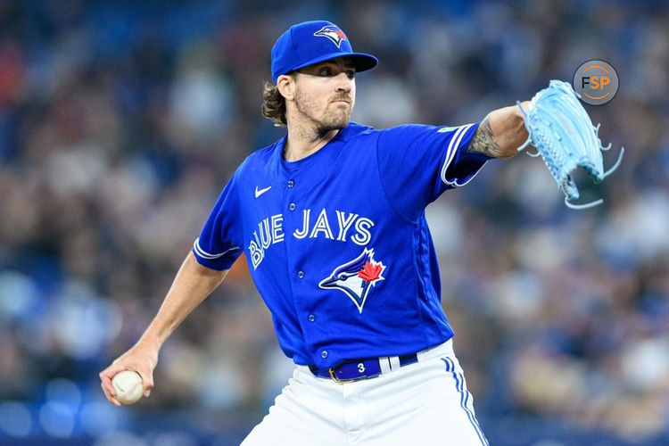 TORONTO, ON - SEPTEMBER 26: Toronto Blue Jays Pitcher Kevin Gausman (34) throws a pitch during the MLB baseball regular season game between the New York Yankees  and the Toronto Blue Jays on September 26, 2023, at Rogers Centre in Toronto, ON, Canada. (Photo by Julian Avram/Icon Sportswire)