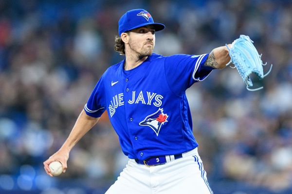TORONTO, ON - SEPTEMBER 26: Toronto Blue Jays Pitcher Kevin Gausman (34) throws a pitch during the MLB baseball regular season game between the New York Yankees  and the Toronto Blue Jays on September 26, 2023, at Rogers Centre in Toronto, ON, Canada. (Photo by Julian Avram/Icon Sportswire)