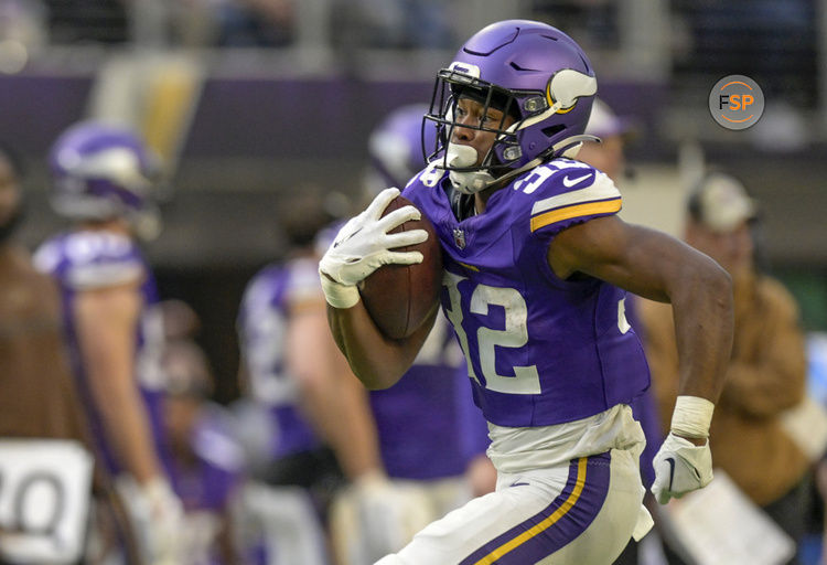 MINNEAPOLIS, MN - NOVEMBER 12: Minnesota Vikings running back Ty Chandler (32) runs with the ball during an NFL game between the Minnesota Vikings and New Orleans Saints on November 12, 2023, at U.S. Bank Stadium in Minneapolis, MN. (Photo by Nick Wosika/Icon Sportswire)