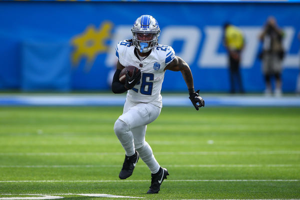 INGLEWOOD, CA - NOVEMBER 12: Detroit Lions running back Jahmyr Gibbs (26) runs the football  during the NFL game between the Detroit Lions and the Los Angeles Chargers on November 12, 2023, at SoFi Stadium in Inglewood, CA. (Photo by Jevone Moore/Icon Sportswire)