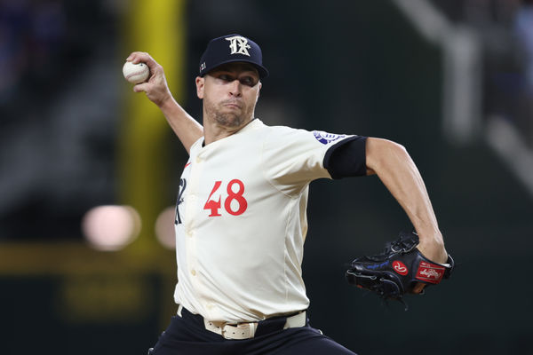 Sep 20, 2024; Arlington, Texas, USA; Texas Rangers pitcher Jacob deGrom (48) pitches against the Seattle Mariners in the second inning at Globe Life Field. Mandatory Credit: Tim Heitman-Imagn Images