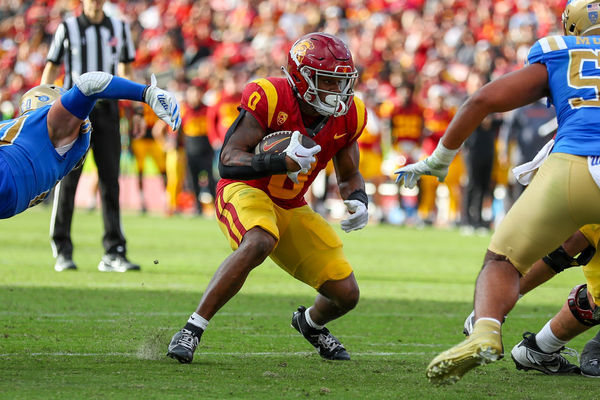 LOS ANGELES, CA - NOVEMBER 18: USC Trojans running back MarShawn Lloyd (0) runs the ball for a gain during a college football game between the UCLA Bruins and the USC Trojans on November 18, 2023, at the Los Angeles Memorial Coliseum in Los Angeles, CA. (Photo by Jordon Kelly/Icon Sportswire)