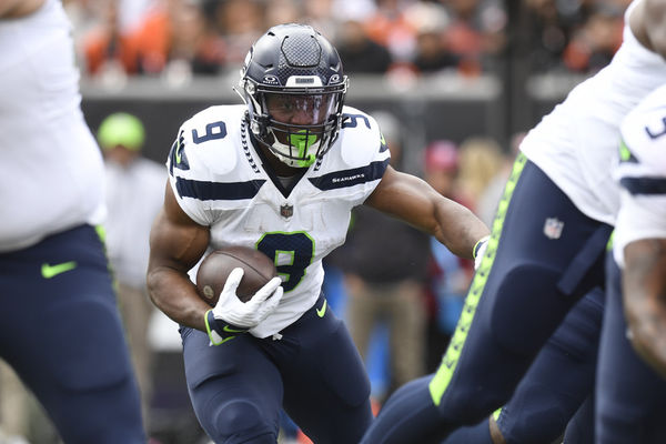 CINCINNATI, OH - OCTOBER 15: Seattle Seahawks Running Back Kenneth Walker III (9) carries during the NFL game between the Seattle Seahawks and the Cincinnati Bengals on October 15, 2023, at Paycor Stadium in Cincinnati, Ohio. (Photo by Michael Allio/Icon Sportswire)