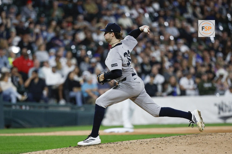 Aug 30, 2025; Chicago, Illinois, USA; New York Yankees starting pitcher Cam Schlittler (31) delivers a pitch against the Chicago White Sox during the sixth inning at Rate Field. Credit: Kamil Krzaczynski-Imagn Images