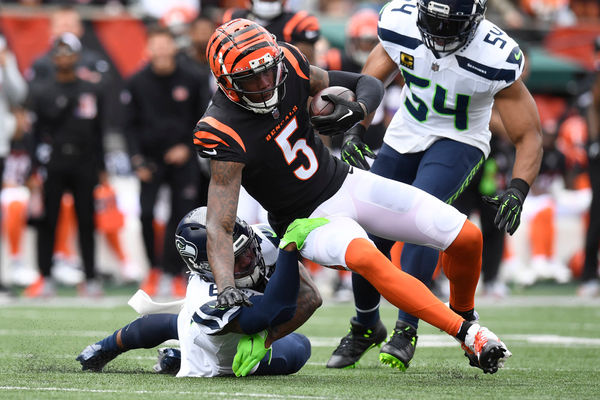 CINCINNATI, OH - OCTOBER 15: Seattle Seahawks Free Safety Quandre Diggs (6) tackles Cincinnati Bengals Wide Receiver Tee Higgins (5) during the NFL game between the Seattle Seahawks and the Cincinnati Bengals on October 15, 2023, at Paycor Stadium in Cincinnati, Ohio. (Photo by Michael Allio/Icon Sportswire)