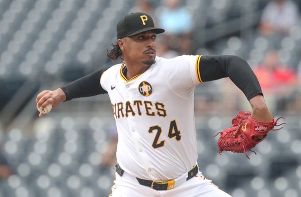 Aug 20, 2025; Pittsburgh, Pennsylvania, USA;  Pittsburgh Pirates starting pitcher Johan Oviedo (24) delivers a pitch against the Toronto Blue Jays during the first inning at PNC Park. Mandatory Credit: Charles LeClaire-Imagn Images