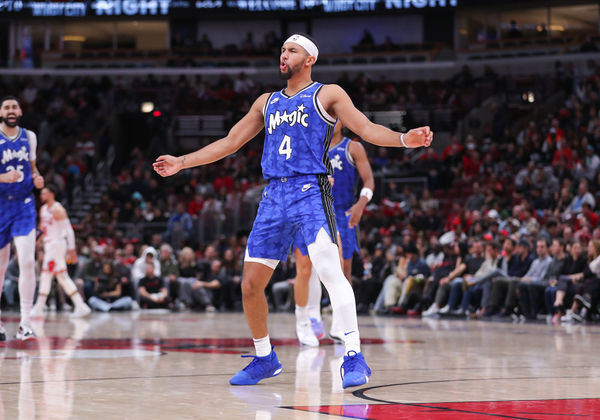 CHICAGO, IL - NOVEMBER 15: Jalen Suggs (4) of the Orlando Magic reacts after a play against the Chicago Bulls during the second half at the United Center on November 15, 2023 in Chicago, Illinois. (Photo by Melissa Tamez/Icon Sportswire)