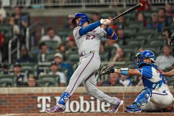 Aug 23, 2025; Cumberland, Georgia, USA; New York Mets third baseman Mark Vientos (27) hits a home run against the Atlanta Braves during the ninth inning at Truist Park. Mandatory Credit: Dale Zanine-Imagn Images