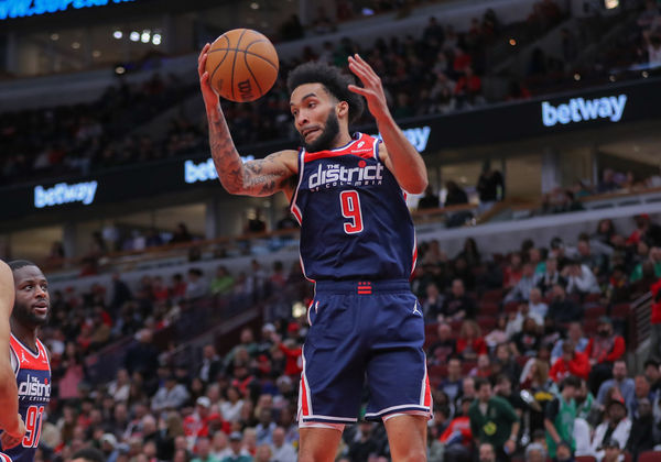 CHICAGO, IL - MARCH 16: Justin Champagnie #9 of the Washington Wizards grabs the rebound during the second half at the United Center on March 16, 2024 in Chicago, Illinois. (Photo by Melissa Tamez/Icon Sportswire)