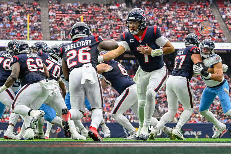 HOUSTON, TX - DECEMBER 31: Houston Texans quarterback C.J. Stroud (7) hands the ball off to Houston Texans running back Devin Singletary (26) during the football game between the Tennessee Titans and Houston Texans at NRG Stadium on December 31, 2023 in Houston, Texas. (Photo by Ken Murray/Icon Sportswire)