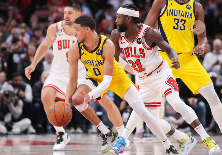 CHICAGO, IL - MARCH 05: Chicago Bulls Guard Patrick Beverley (21) guards Indiana Pacers Guard Tyrese Haliburton (0) during a NBA game between the Indiana Pacers and the Chicago Bulls on March 5, 2023 at the United Center in Chicago, IL. (Photo by Melissa Tamez/Icon Sportswire)