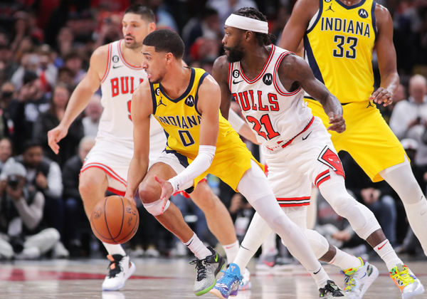 CHICAGO, IL - MARCH 05: Chicago Bulls Guard Patrick Beverley (21) guards Indiana Pacers Guard Tyrese Haliburton (0) during a NBA game between the Indiana Pacers and the Chicago Bulls on March 5, 2023 at the United Center in Chicago, IL. (Photo by Melissa Tamez/Icon Sportswire)