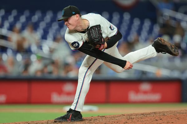 Mar 31, 2026; Miami, Florida, USA; Miami Marlins pitcher Pete Fairbanks (29) delivers a pitch against the Chicago White Sox during the ninth inning at loanDepot Park. Mandatory Credit: Sam Navarro-Imagn Images