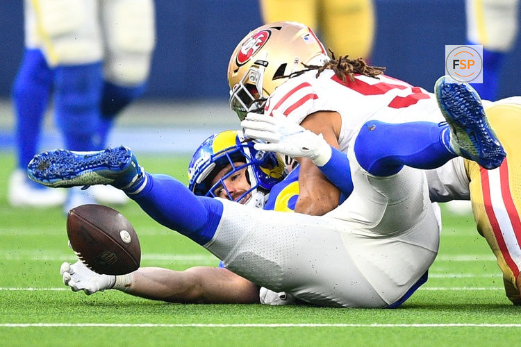INGLEWOOD, CA - JANUARY 09: Los Angeles Rams Tight End Tyler Higbee (89) can’t come up with a catch as San Francisco 49ers Linebacker Fred Warner (54) defends during the NFL game between the San Francisco 49ers and the Los Angeles Rams on January 9, 2022, at SoFi Stadium in Inglewood, CA. (Photo by Brian Rothmuller/Icon Sportswire)