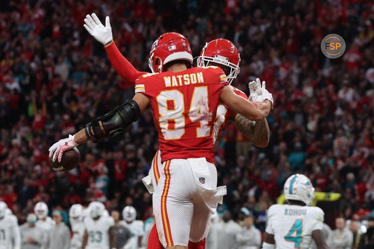 FRANKFURT, GERMANY - NOVEMBER 05: Cheers by Justin Watson WR Wide Receiver Kansas City Chiefs, Nr 84 , during the NFL International Series game between the Kansas City Chiefs and the Miami Dolphins on November 05, 2023, at Deutsche Bank Park in Frankfurt, Germany. (Photo by Rene Schulz/Imago/Icon Sportswire)