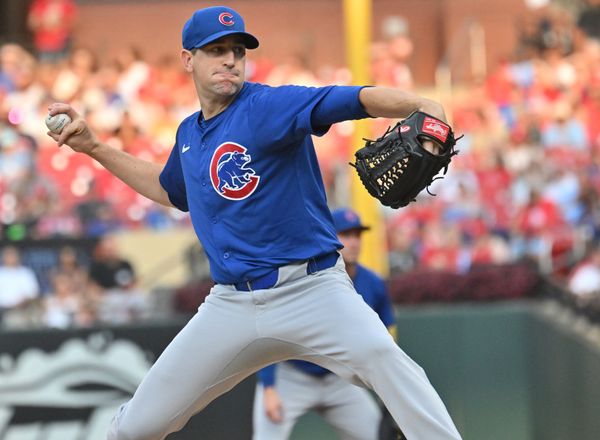 ST. LOUIS, MO - JULY 12: Chicago Cubs starting pitcher Kyle Hendricks (28) pitches in the first inning during a MLB game between the Chicago Cubs and the St. Louis Cardinals  on July 12, 2024, at Busch Stadium, St. Louis, MO..  (Photo by Keith Gillett/Icon Sportswire)