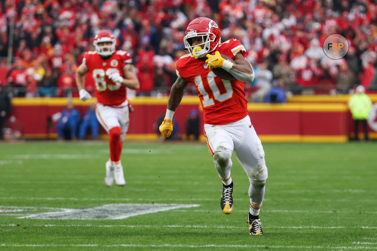 KANSAS CITY, MO - JANUARY 21: Kansas City Chiefs running back Isiah Pacheco (10) during a 39-yard run in the second quarter of an AFC divisional playoff game between the Jacksonville Jaguars and Kansas City Chiefs on January 21, 2023 at GEHA Field at Arrowhead Stadium in Kansas City, MO. (Photo by Scott Winters/Icon Sportswire)