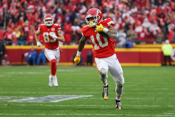 KANSAS CITY, MO - JANUARY 21: Kansas City Chiefs running back Isiah Pacheco (10) during a 39-yard run in the second quarter of an AFC divisional playoff game between the Jacksonville Jaguars and Kansas City Chiefs on January 21, 2023 at GEHA Field at Arrowhead Stadium in Kansas City, MO. (Photo by Scott Winters/Icon Sportswire)