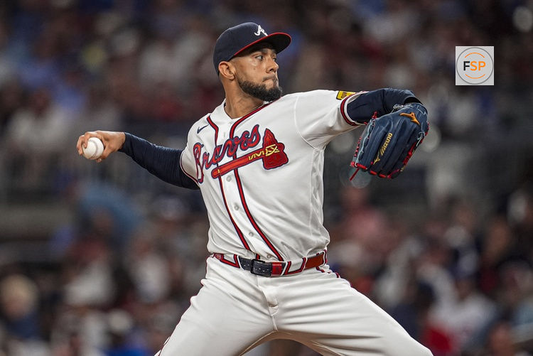 May 13, 2026; Cumberland, Georgia, USA; Atlanta Braves pitcher Robert Suarez (75) pitches against the Chicago Cubs during the eighth inning at Truist Park. Credit: Dale Zanine-Imagn Images